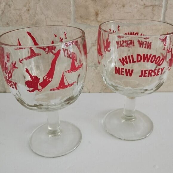 Pair of Wildwood New Jersey Drinking Glasses Vintage, Thumbprint Glass Souvenir - Picture 1 of 7